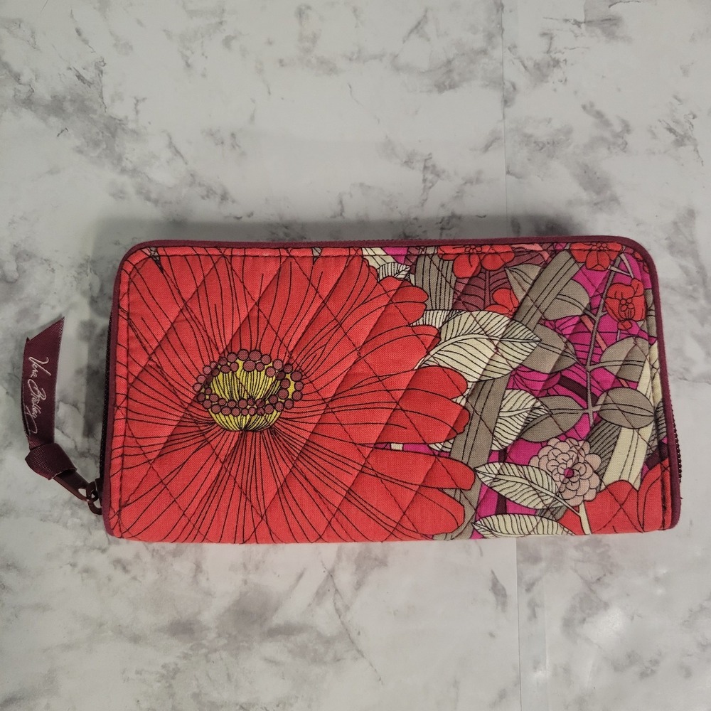 Vera Bradley Ziggy Zinnia Quilted Cotton Zip Around Accordion Wallet Red Pink